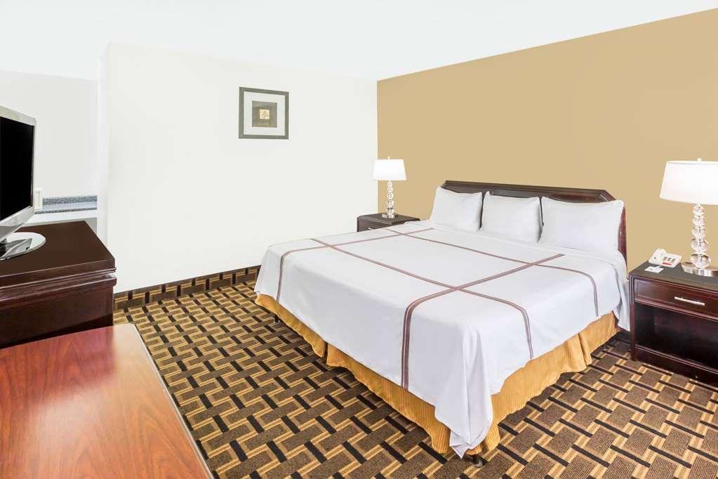 Travelodge By Wyndham Shreveport La Room photo